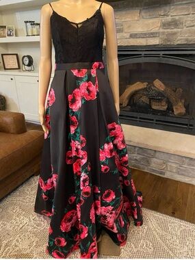 Bee Darlin Prom/ formal Black Floral Ball Gown with Pink Rose Print Size 5/6